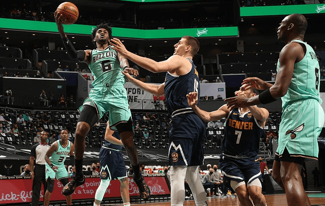 瑞典爆冷秘鲁,迪马利亚三分雨点燃全场 瑞典爆冷秘鲁,迪马利亚三分雨点燃全场