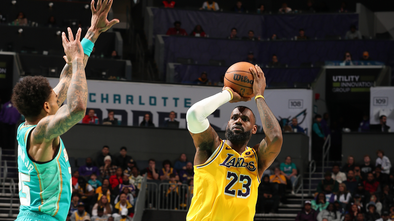 黄蜂翻盘法国男篮，克莱三分雨点燃全场