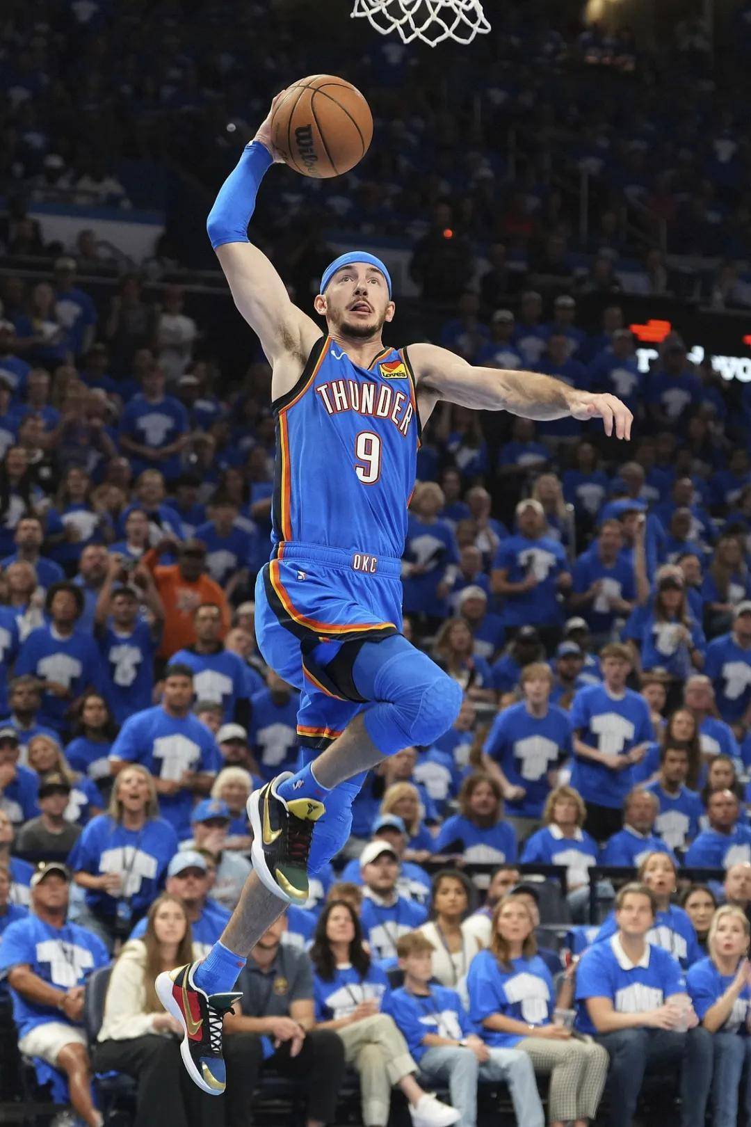 关于巴西男篮横扫公牛，卡鲁索三分雨点燃全场的信息