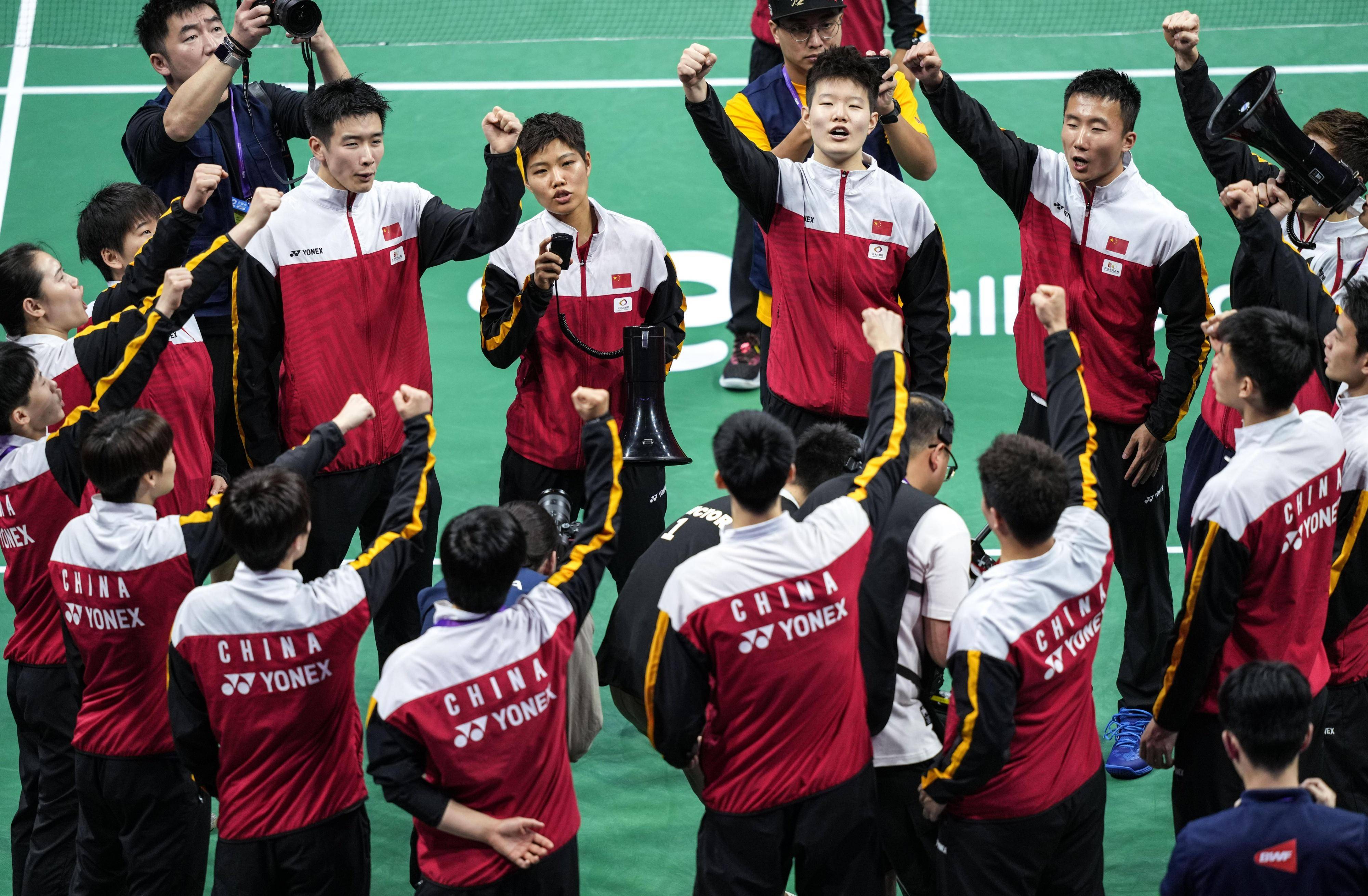 印尼羽毛球队绝地反击英格兰羽毛球队，林丹送出助攻