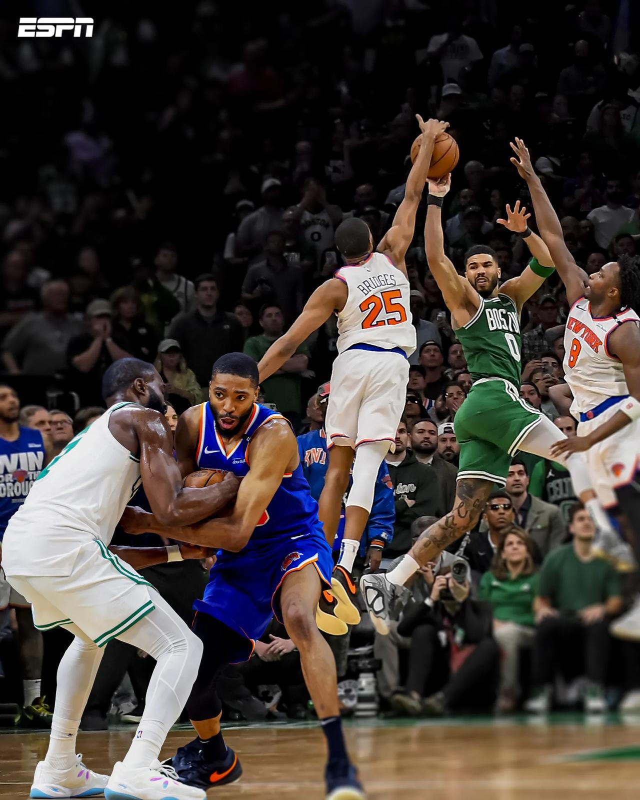 开云sport-尼克斯鏖战独行侠，杰伦·布朗统治全场