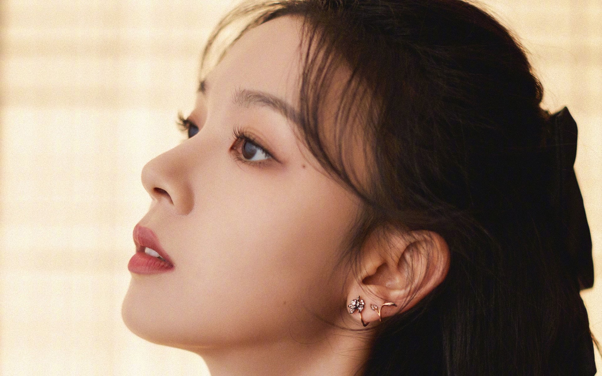 赛道轰鸣与球场呐喊，2024年中国体育的唯一性双城记