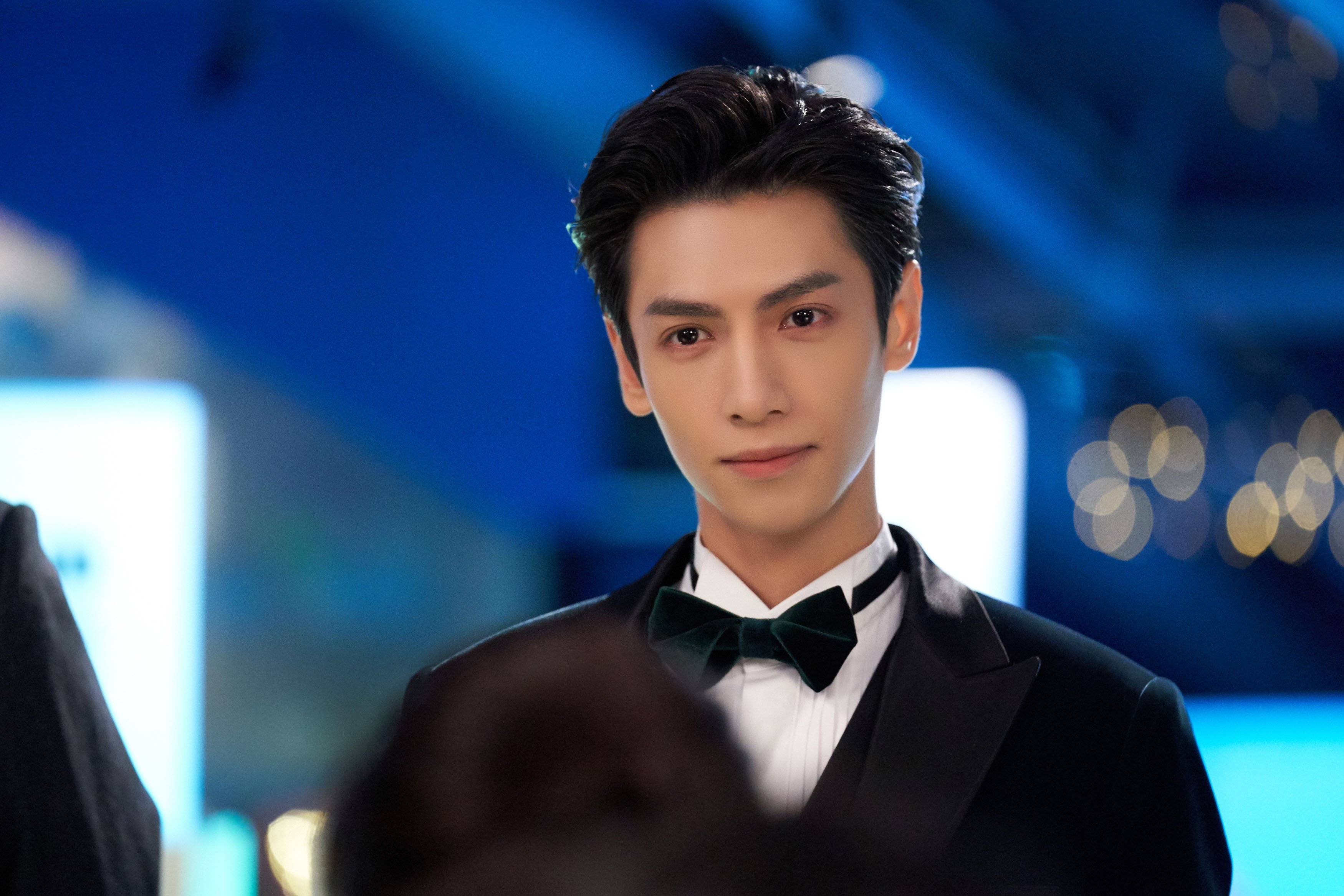 跨洋呼应，新疆险胜辽宁之夜，文班亚马于NBA诠释何为巨星价值