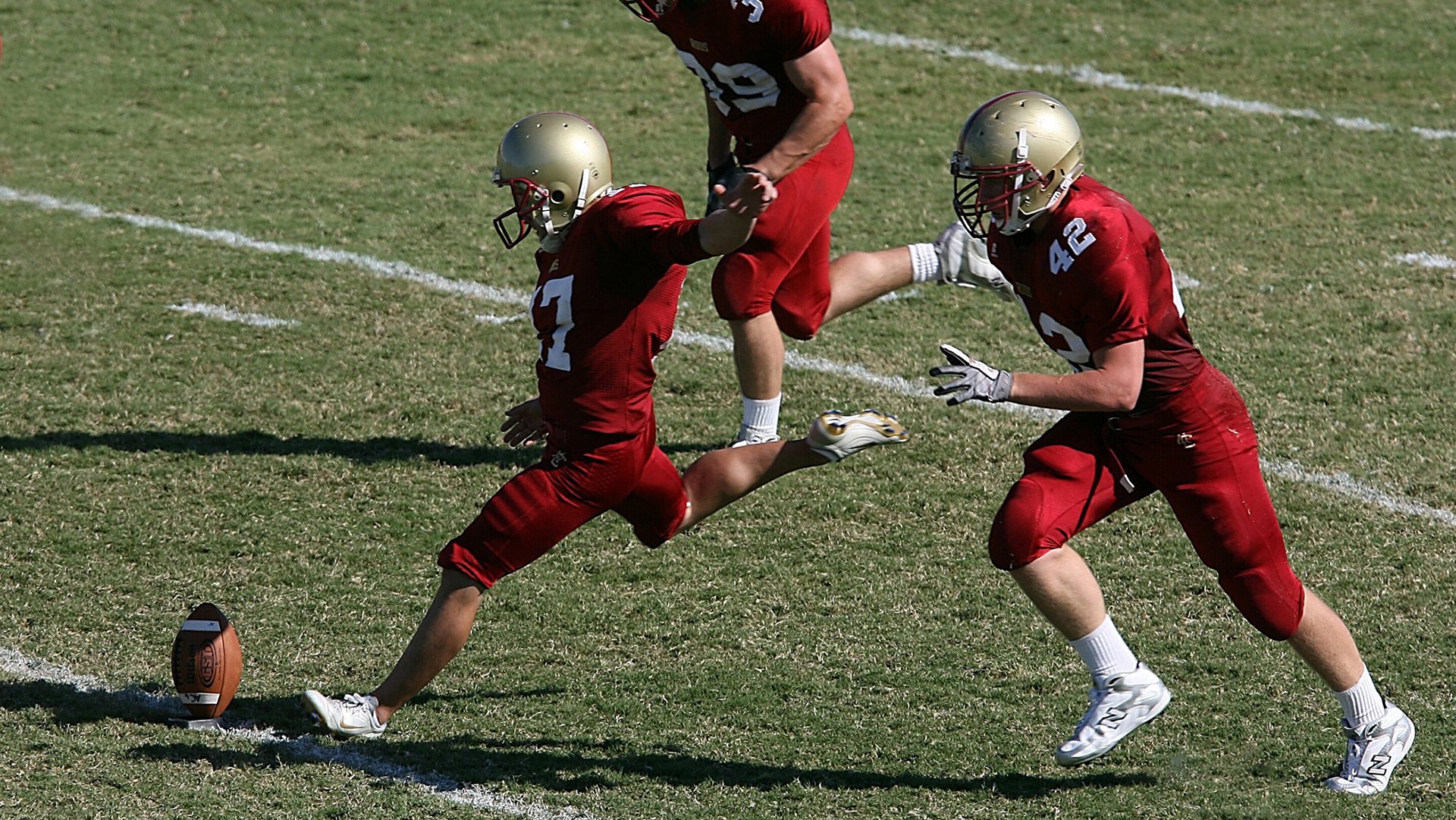 双星战歌，拉什福德轻灵舞步与加纳蛮牛冲撞下的同一曲胜利狂想